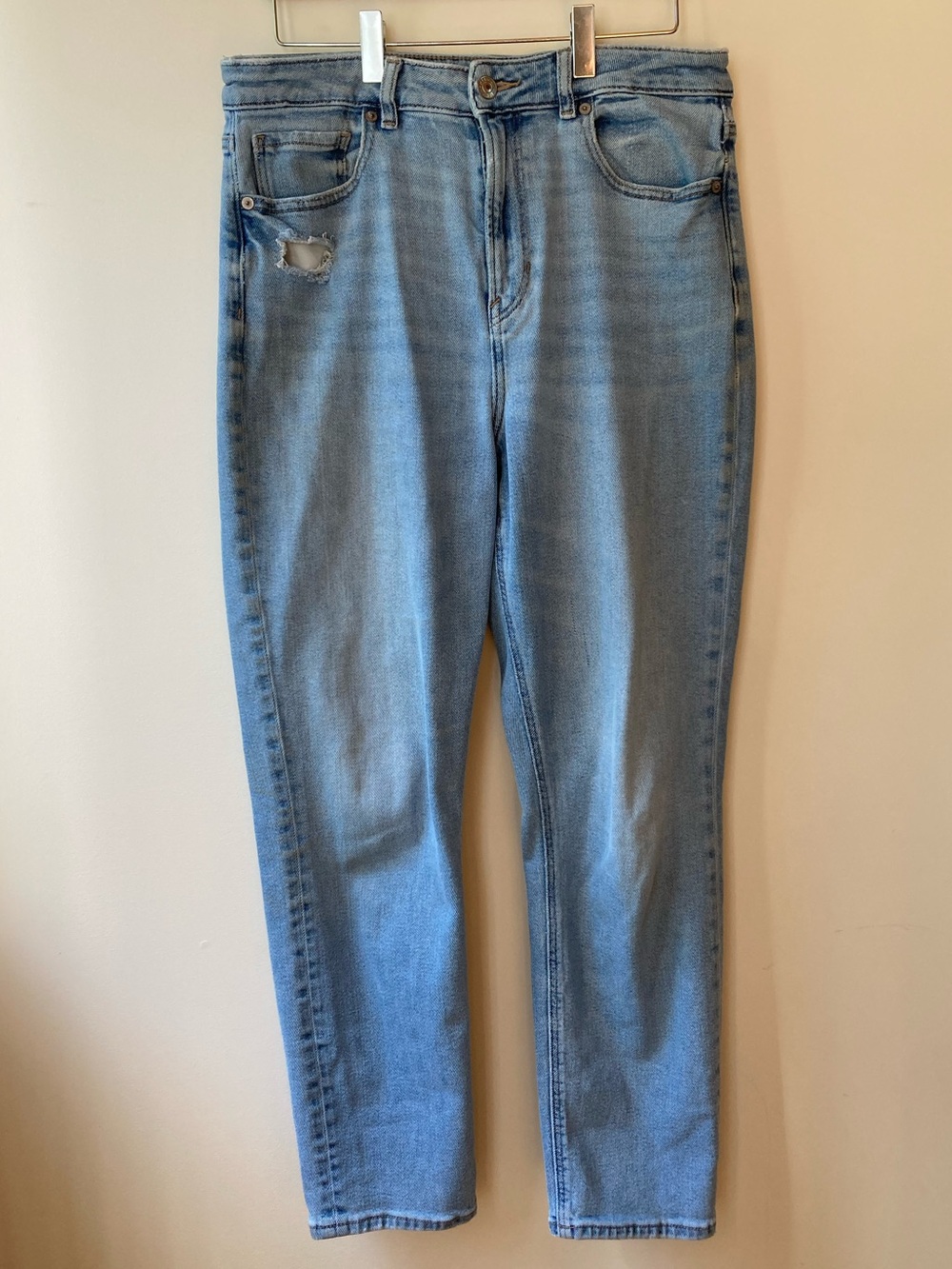 American Eagle Outfitters Light Wash Distressed High Waist Mom Stretch Jeans